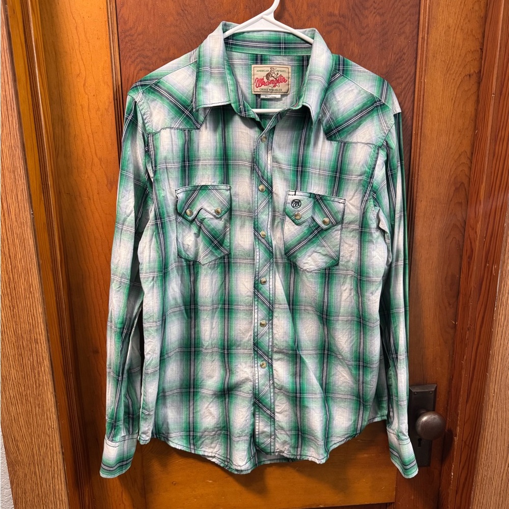 Wrangler Button Up Men's Medium Green and White Plaid Shirt Western Pearl Snap